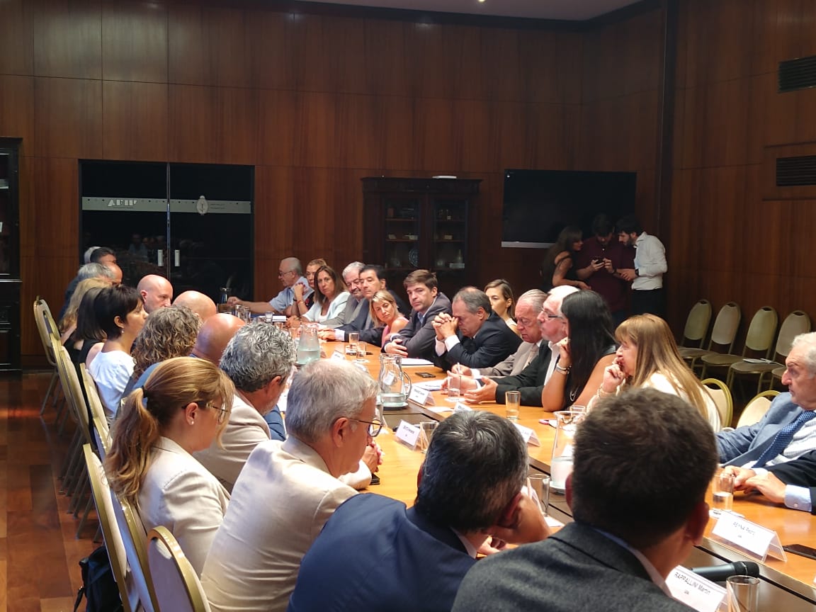dipedufernandez's tweet photo. Hoy participé de la reunión que AFIP y la Secretaría Pyme del Ministerio de Producción de la Nación convocaron junto a Cámaras Pymes para hablar de la #Moratoria2020
Es una gran noticia que el Estado siga convocando a las entidades para debatir sobre el camino a seguir (sigue) https://t.co/Jiw4WvfvJW