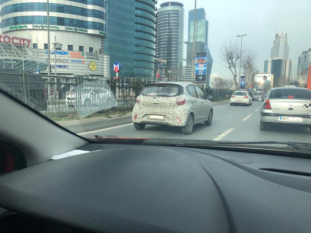 Bugün trafikte kamuflajlı bir arabaya denk geldim. Galiba 2020 #hyundai #i10