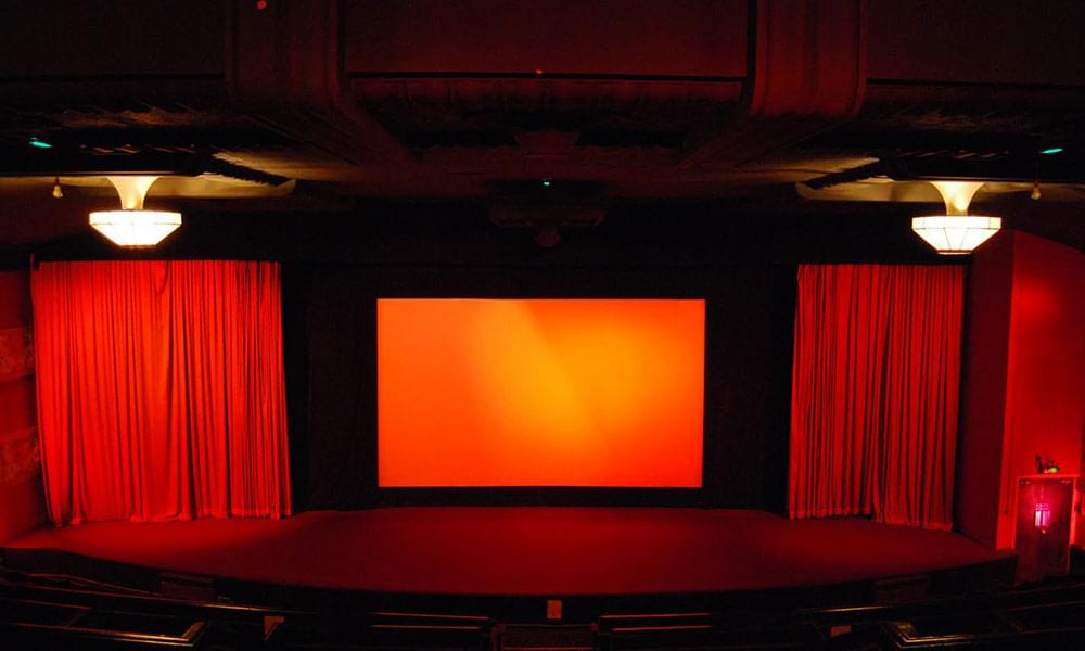 We're aware that the weather isn't always perfect in Cumbria 🌧

But that doesn't mean there aren't lots of exciting indoor places to visit. 

The Roxy Cinema is a great location for a cold night or a rainy day!

📷: Roxy Cinema