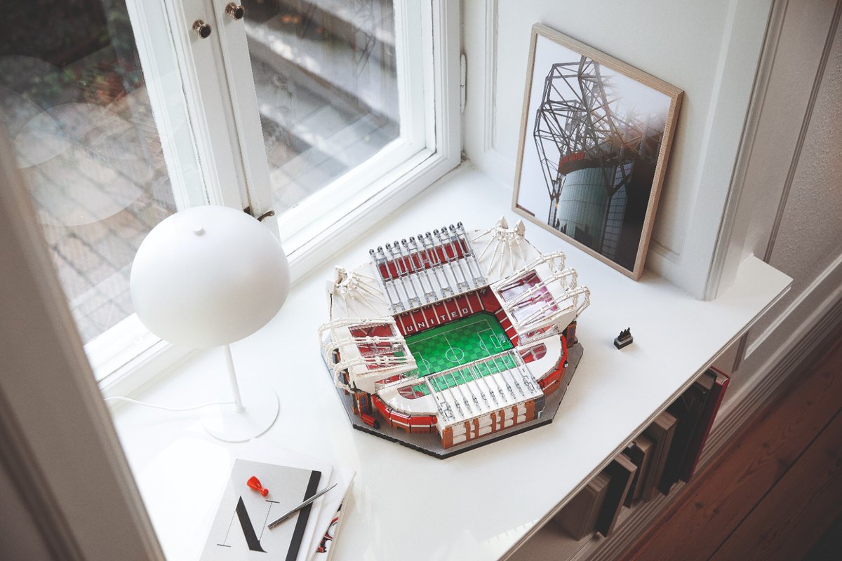 Footballogue's tweet photo. [#JeuConcours🎁] Old Trafford fête aujourd'hui ses 110 ans ! Pour l'occasion on te fait gagner deux Old Trafford en Lego (+3800 pièces) ! 🏟️

➡ RT + Follow @LEGO_Group et @Footballogue https://t.co/AB21isjQdM