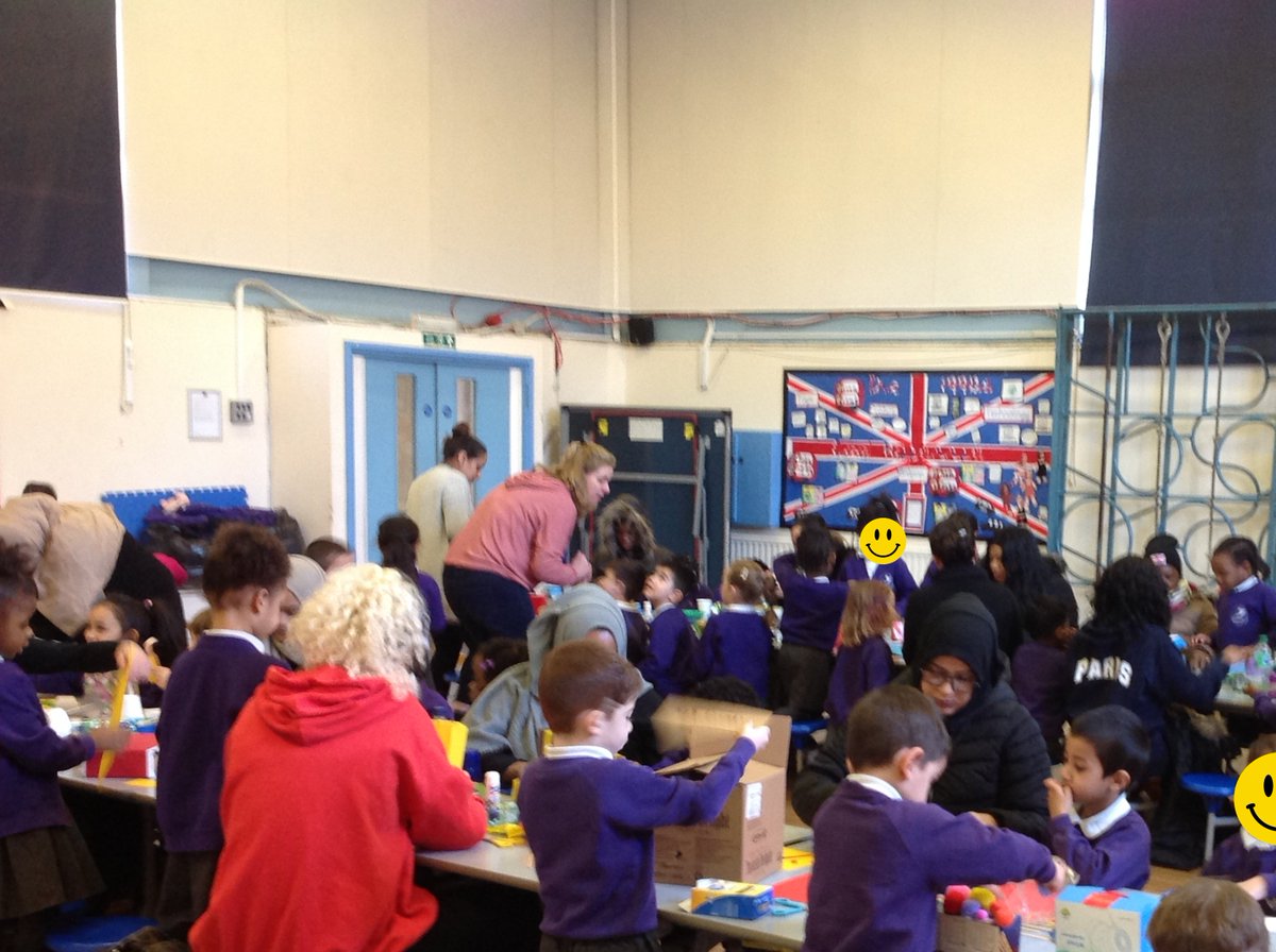 BenthalSchool's tweet photo. To celebrate the start of our topic βGo! Go! Go!β, Reception invited in our families to build transport models with us. They look fantastic! Thank you to everyone who came; the children really loved having you there.
#EYFS #Reception #Topic #Transport #Hackneyparents
#benthal https://t.co/IqbNyQTDyk