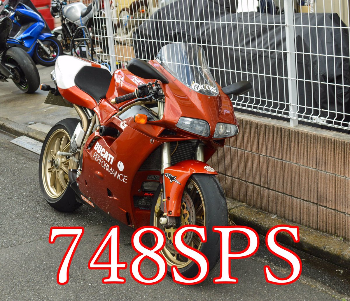 Mototopics Ducati 748 Sps キロ 車検11月まで 知る人と知る あの伝説のバイクです インテリアではなく しっかり乗られてるドゥカティはいいですね 足回りなんか現行車に勝ってやると言ってくるようなセッティングでした 相場15万する鍛造マルケ付き