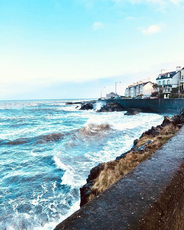 Michael_Keeney's tweet photo. Morning walk with @keeneyka The light is changing.  That’s always exciting.  #choppysea https://t.co/Um9KO3BgI8 https://t.co/6WGqrocVDb