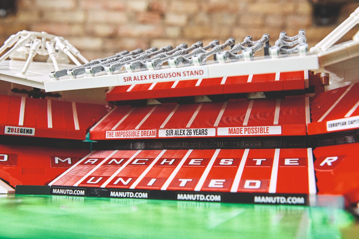 Footballogue's tweet photo. [#JeuConcours🎁] Old Trafford fête aujourd'hui ses 110 ans ! Pour l'occasion on te fait gagner deux Old Trafford en Lego (+3800 pièces) ! 🏟️

➡ RT + Follow @LEGO_Group et @Footballogue https://t.co/AB21isjQdM