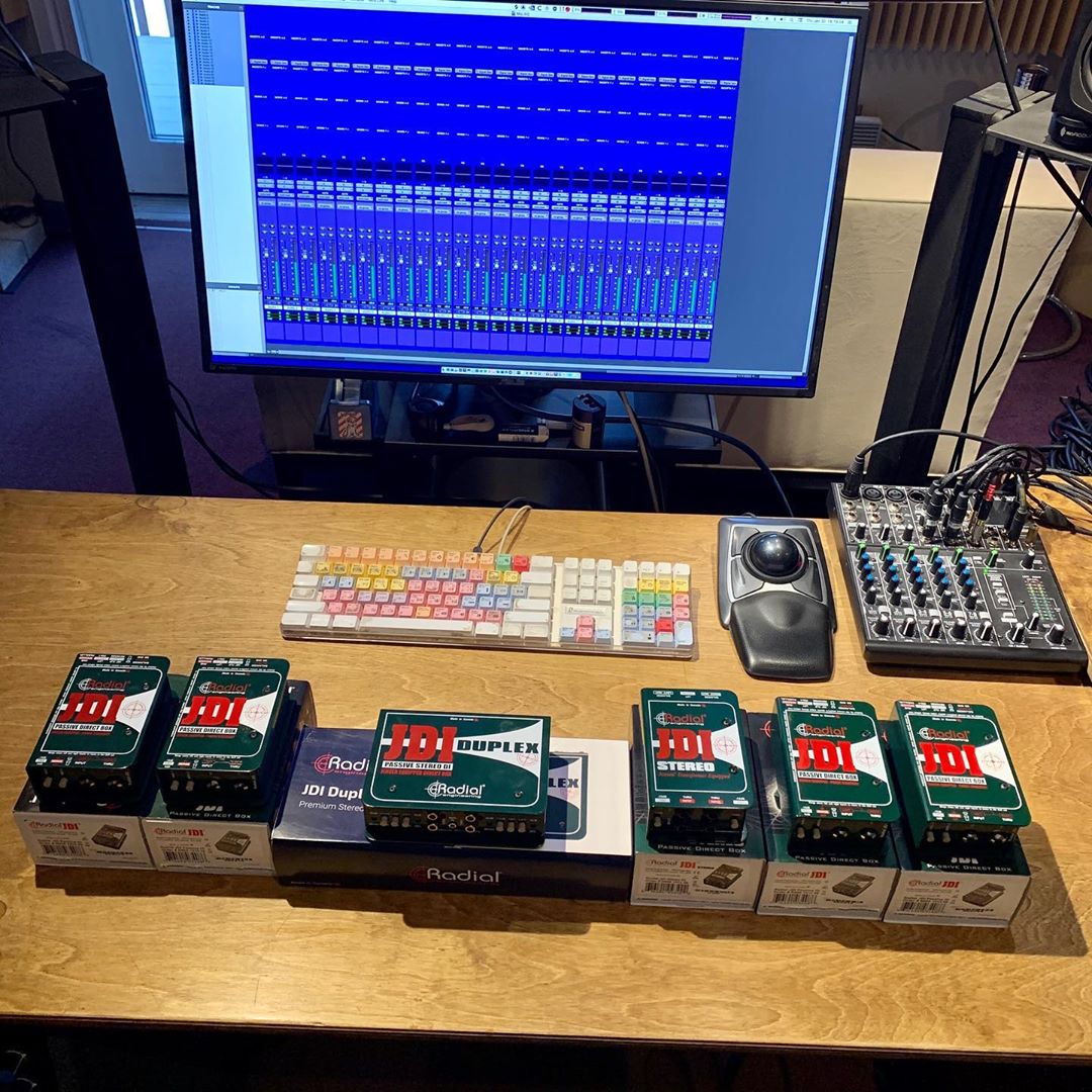 Radial_Eng's tweet photo. You can never have too much of a good thing...
📷 = @theiridiumproject
#radialeng #radialjdi #jensenequipped #jenseninside #jensentransformers @jensentransformers #music #directbox #di #dibox #musician #recording #recordingstudio #tracking #protools #logic #daw https://t.co/txbKXitCN5