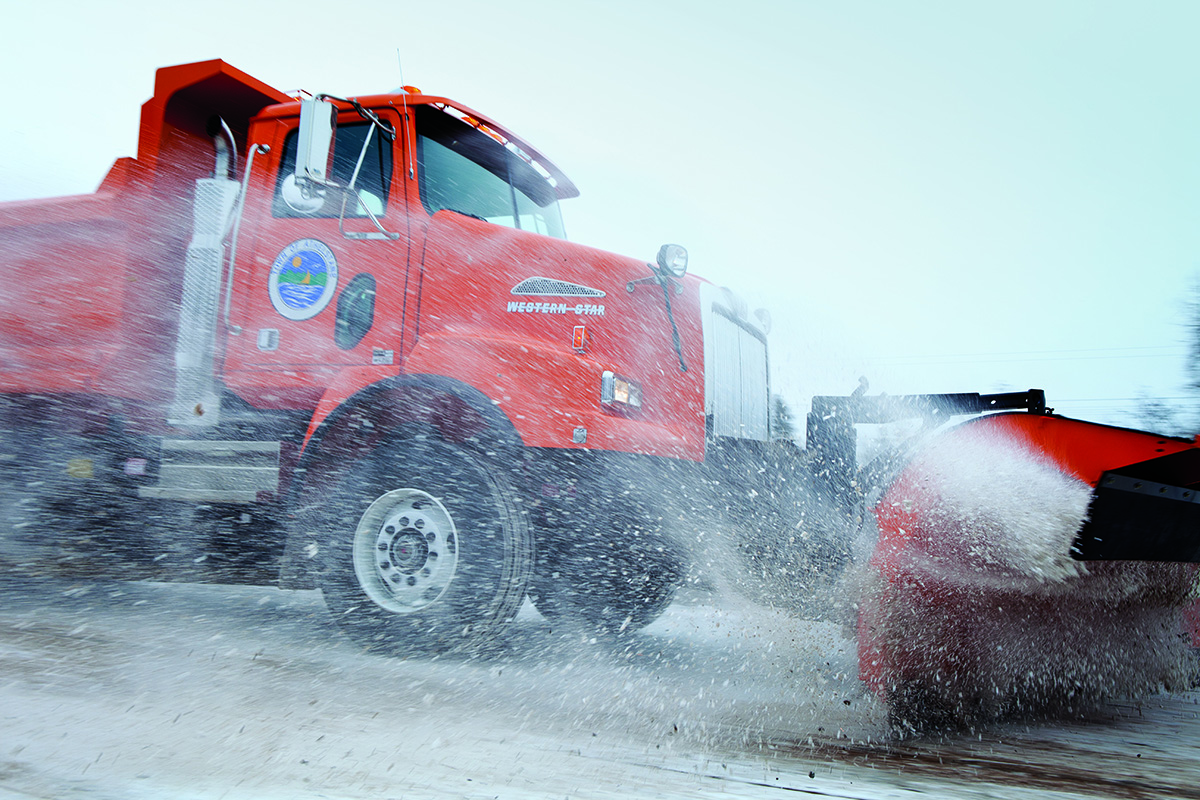 WstrnStarTrucks's tweet photo. Set Forward or Set Back. Your choice.
Whichever model you need, with Western Star, you decide on front axle placement. Specify set back (SB) front axles for maximum maneuverability or choose set forward (SF) to maximize bridge law formulas. Learn more: https://t.co/QcX79wVHdU https://t.co/O4VLqeOOTT