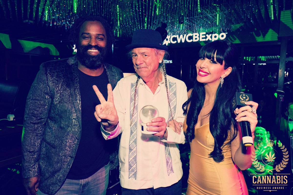 cannabis_awards's tweet photo. International Cannabis Business Awards Las Vegas 2019 with Cannabis Legends @Rickthelaureate @stevedeangelo @ChloeVillano @cannabis_awards @CannaBizAwards #cannabisbusienssawards #cbaglobes #cba https://t.co/OgeGrP0Gls