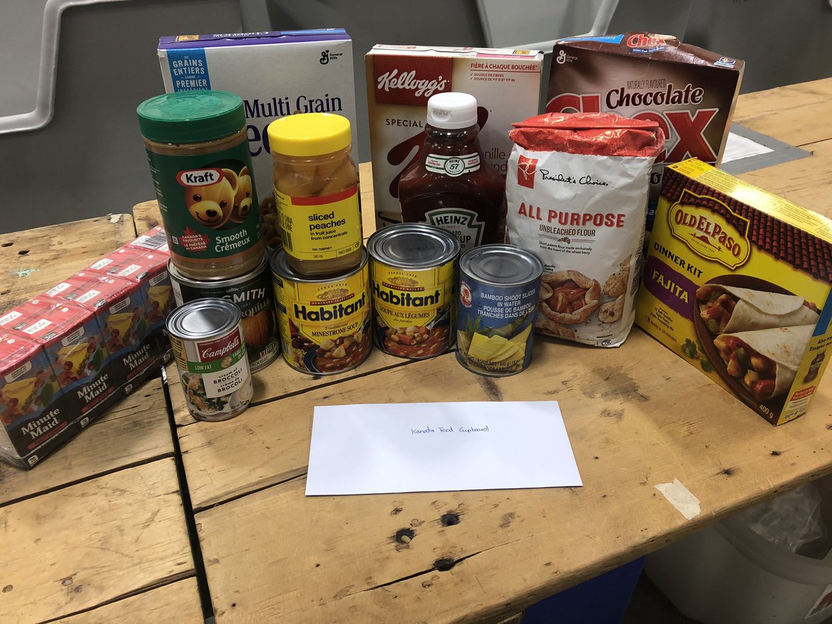 KanataFoodCpbrd's tweet photo. Thank you to @KMHANews Peewee C1 Bull Dogs &amp; Peewee C2 Killer Bunnies Hockey Teams for taking up a collection for us at their hockey game this past weekend. The two teams collected non-perishable food items and over $120. Thank you all! #Givingback https://t.co/IElJyDRm1L