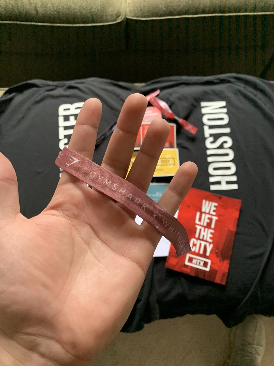BrandonHeatz's tweet photo. 2019 was such a crazy year for @Gymshark and me I had a great time at all the events and these are all the items I kept from each one and shout out to @NoelMack_ for hooking me up at Whitney’s Pop Up, Won’t Forget🦈💪🏻 #LiftManchester #LiftHouston #gymsharkxwhitneysimmons https://t.co/II2B64n48J