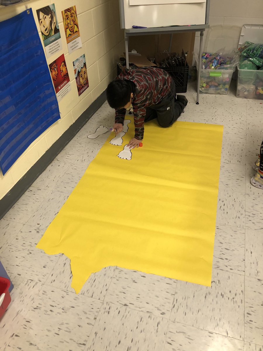 MrsBrownAES's tweet photo. How big is a foot?? #measurementfun https://t.co/sQL19iBQfs