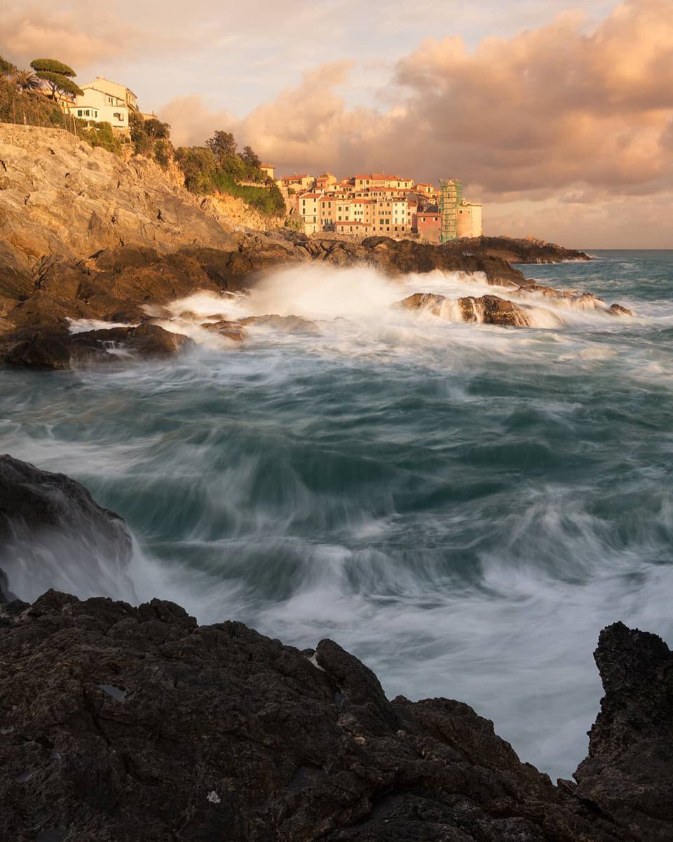 Mareggiata a Tellaro: un incanto
........................................................
🔸Photo by: @sergio_arba_80
🔸Location: #tellaro