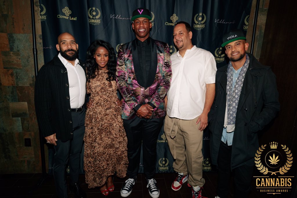 cannabis_awards's tweet photo. Basketball star @AlHarrington7 and #Viola are winners of the 2019 International Las Vegas Cannabis Business Awards! #cannabisbusinessawards #cba #cbaglobes #cannabisawards #cannabizawds https://t.co/YafWnPULF9