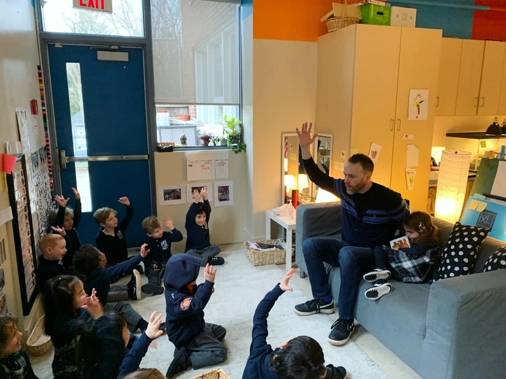KCSMatters's tweet photo. JK students love when a Mystery Reader visits their classroom. #KCSELP #QuestionAndBeCurious #ListenToUnderstand #RespondWithAweAndAppreciation #ShareWhatYouKnow https://t.co/deNfhkr3TS