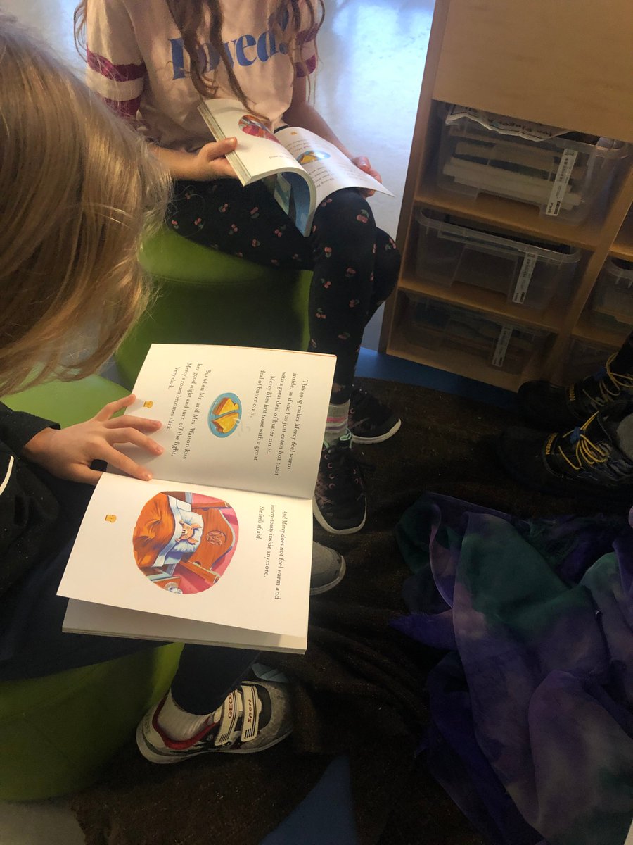 RonSouthernSch3's tweet photo. We are reading our novel study books! This is a favorite part of the day in grade 3. We are focusing on storyline this week! https://t.co/UMz7YH0Cuk