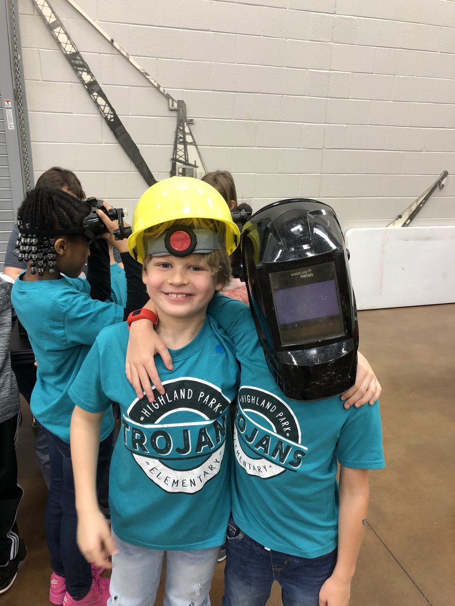 hpelem's tweet photo. Lots of learning going on for @hpelem students @MSCareerAcademy today. @MSCSTrojans 😊 #hpstem https://t.co/mqkjhtsEug