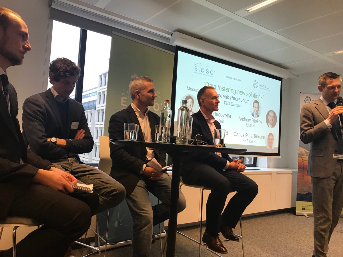 EDSO_eu's tweet photo. Todayโs last panel at #electrons4future workshop with
@InnoEnergyEU focuses on โdata fostering new solutionsโ, moderated by Diederik Peereboom @BetterGrids
Plenty of practical examples from startups, incl. #ThermoVault & #ENEIDA.IO but also @IEA_ISGAN_ & @EUTCNow organisations https://t.co/kGCODsQqFp