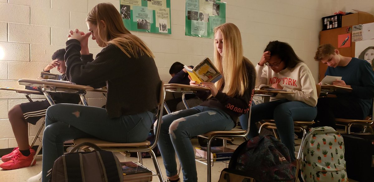 Gbhwildcats's tweet photo. #SilentReadingTime
#currentlyreading #SecretLifeOfBees https://t.co/F0xeZreMdO
