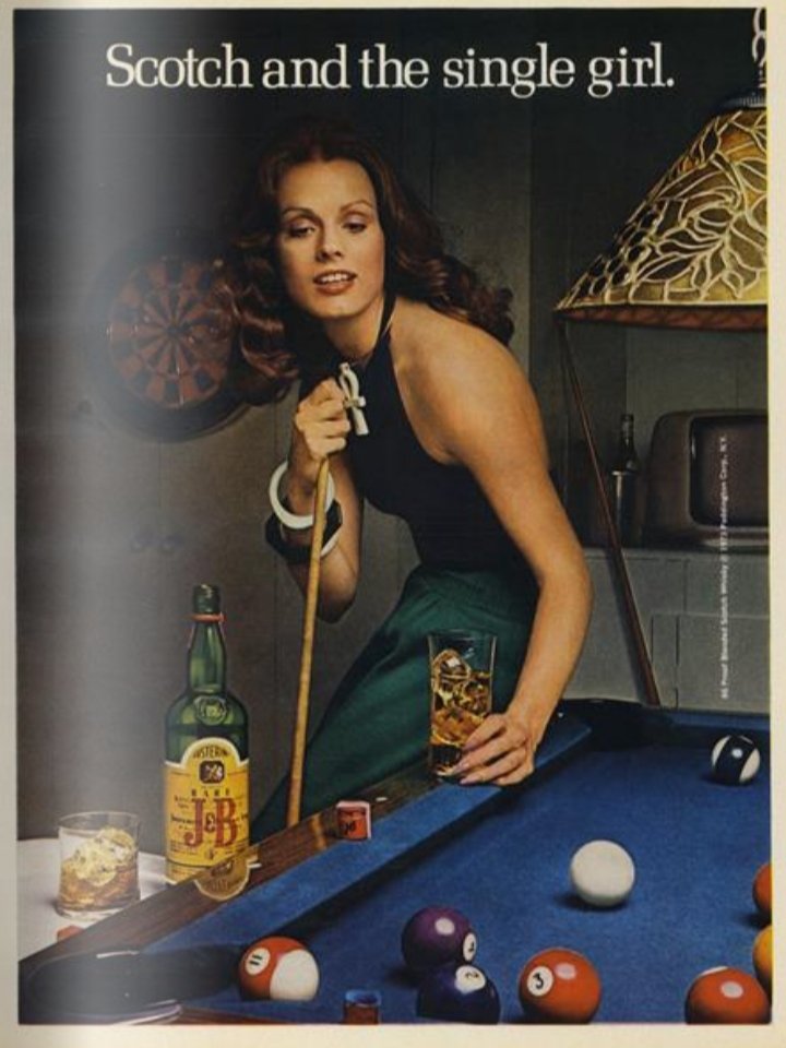 PulpLibrarian's tweet image. Most single girls have homes like this...