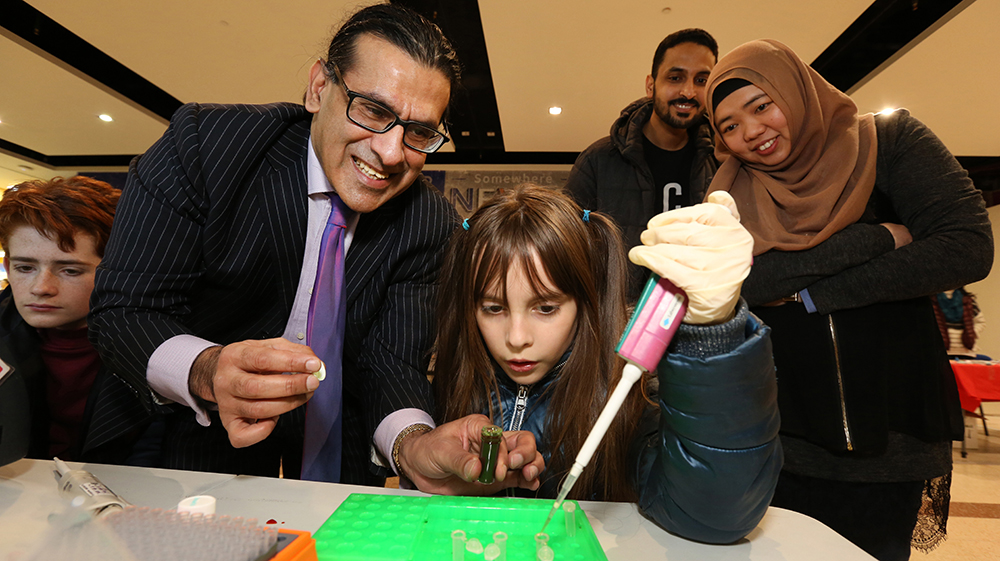 MedicineUoN's tweet image. The @NottsFOSAC returns this week for a journey of discovery as it draws science, technology, engineering and maths (#STEM) out of the lab and into everyday life.

Curious?
Find out more and get involved in #curiousnotts. nottsfosac.co.uk