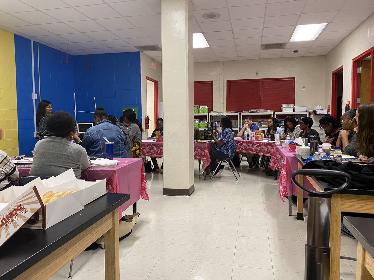 Dawnieholo's tweet photo. Desoto ISD Kinder Teachers working on Individualized Daily Reading Conferences with Veronica Vasquez from Collaborative Classroom.@desotoisdengage @DeSotoLearning @celestedelcielo https://t.co/1L283ViVcG