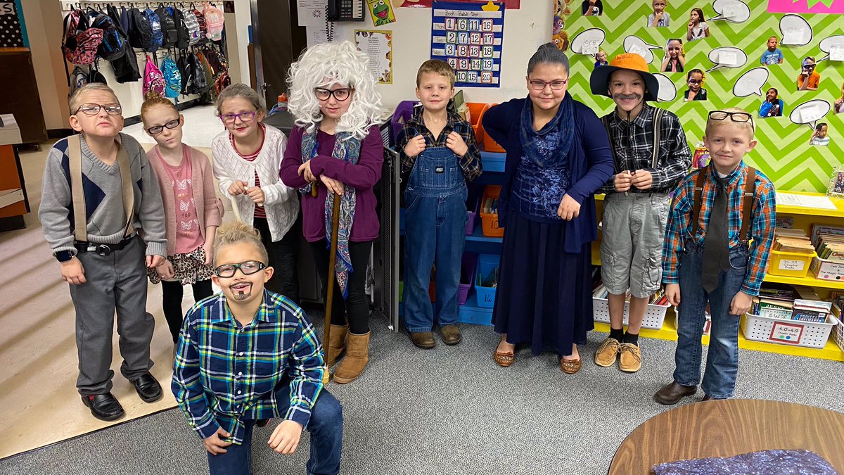 gaes_media's tweet photo. Happy 100th day of school!! @GlenAlpine #greenwavescan https://t.co/GoRsYs5zVr