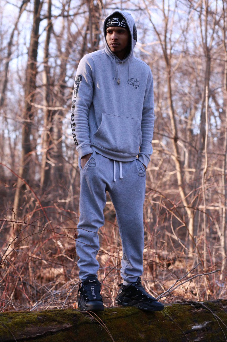 whoisyungeli's tweet photo. New music in my bio and 3 months ive been dropping a new song every friday 🔥🔥🔥 #giftedmindstate https://t.co/gSI3Pv7Esi