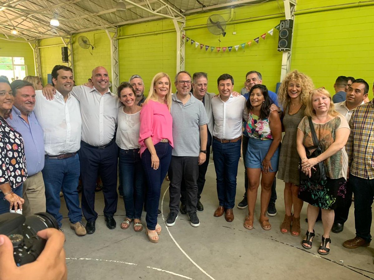ACollia's tweet photo. La batalla más importante es la que estamos librando todos unidos contra el hambre. 
Hoy, junto a @LicDanielArroyo @magariovero @FerRaverta y @dievalen presentamos la Tarjeta Alimentaria en Tres de Febrero para que el Estado y los vecinos tengan más herramientas #PlanAlimentAR https://t.co/FtpWy0DJSt