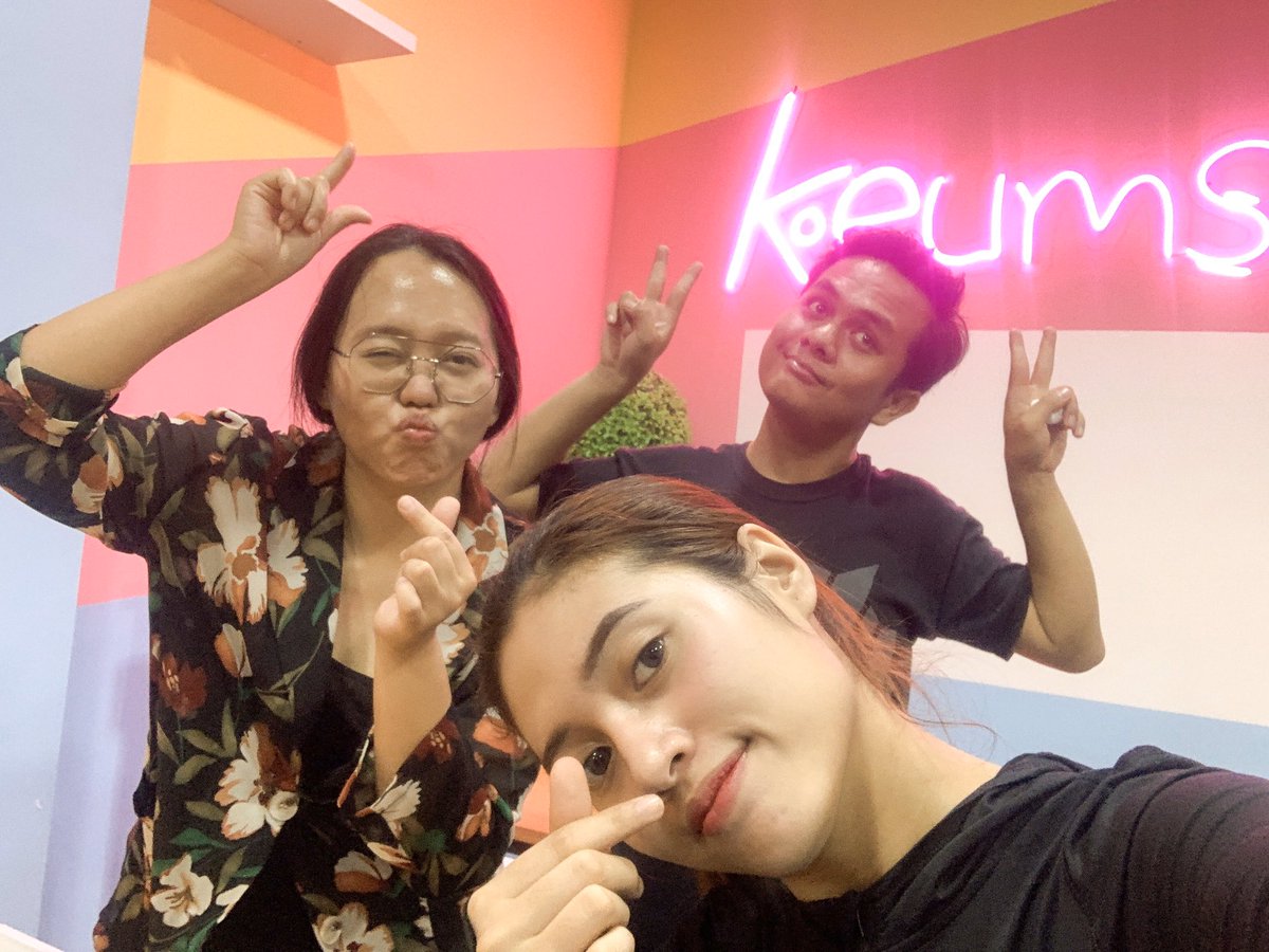 XPeople! tadi sebelum siaran #Lembur, Nix sama Marcell di undang buat nyobain restoran makanan Korea yg baru buka di Kota Serang! namanya k.eumsik!

jangan lupa mampir ya, XPeople!