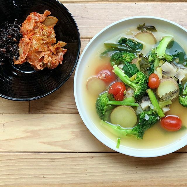 LiberatedState's tweet photo. #kangsoi #kimchi #mushroom pickle .
.
.
.
.
.
.
#culturedtealeaf #teahungrynation #feedyourteaaddiction #homecook #vegan #veganrecipes #vegetarian #laphet #organic #manipuri #gourmetcookingforthelazy #foodie #spicy #newengland #eat_tea_or_die #madeinnewh… https://t.co/H7hD8u9Jp8 https://t.co/H3YlA9mw9o