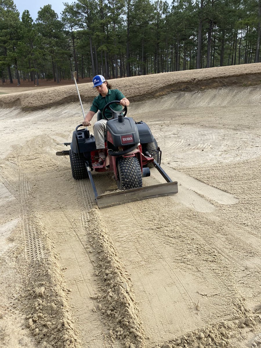 WestonDeanTurf's tweet image. A couple members of a our crew are working diligently on edging and redefining our bunker edges #MyCarolinasMorning