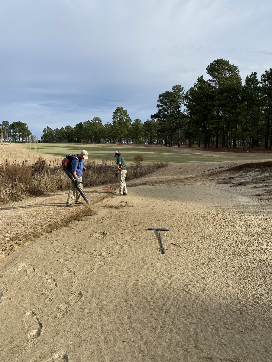 WestonDeanTurf's tweet image. A couple members of a our crew are working diligently on edging and redefining our bunker edges #MyCarolinasMorning