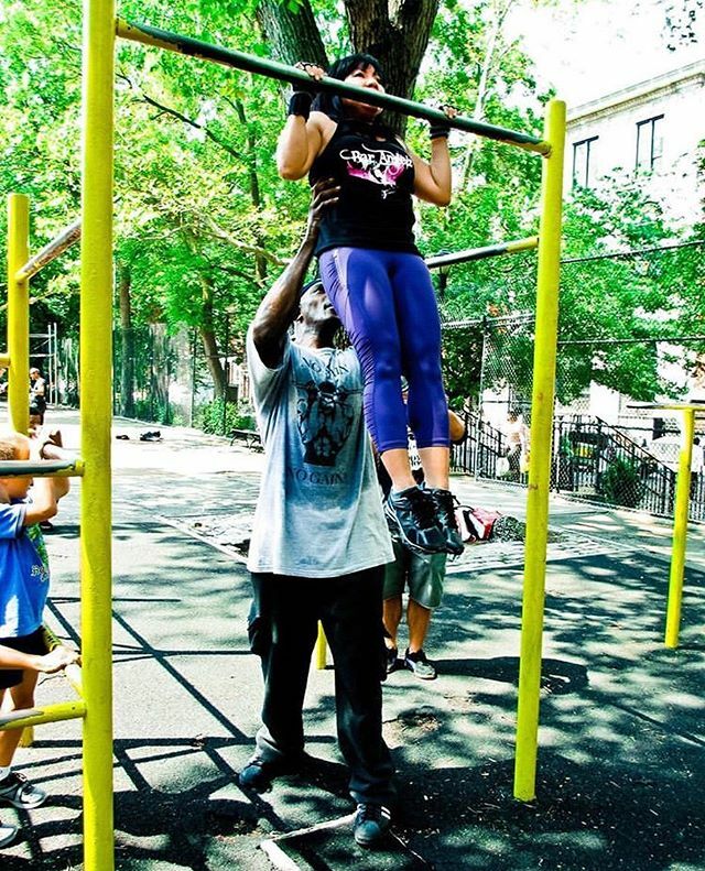 R_Isaacjr's tweet photo. Pull ups Tompkins Square, Park NYC
I’ve been perfecting my craft for many years 💪🏽💪🏽
@loiba_maria 👊🏽 #barangels #pullups #teamstrongisland #theunitedfitnesssquad #calisthenics #fitness #fitlife #healthy #repsandsets #tompkinssquarepark #newyorkcity #bodywrighttraining #t#bod… https://t.co/GbekhrL6Ec