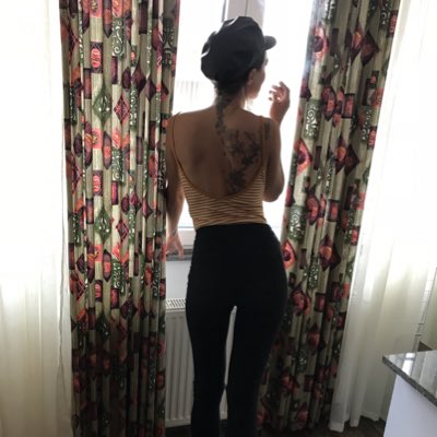 TimeaLovasz's tweet photo. #NewProfilePic https://t.co/yaRiOZUWMe
