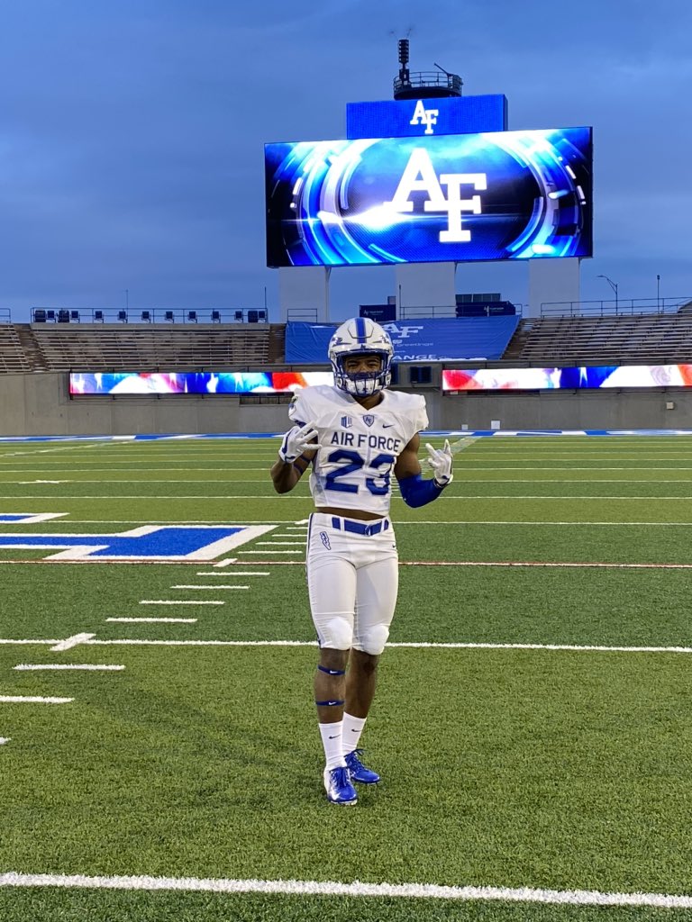 Kevin23Chandler's tweet photo. Had a great visit with @AF_Football ‼️🔵⚪️ #letsfly #wedifferent @CoachTCalhoun @CoachHooksHT https://t.co/UmBuxmrCtN