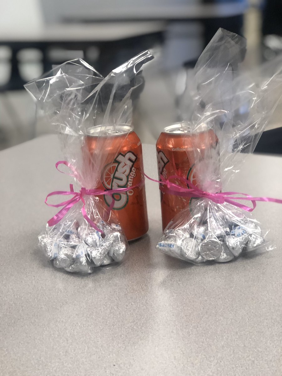 Forrest_HOSA's tweet photo. HOSA is selling kisses with a crush for Valentine’s Day! They are $2, unless you want to add a special message then the cost is $3!❤️ https://t.co/7Q82djaTEj