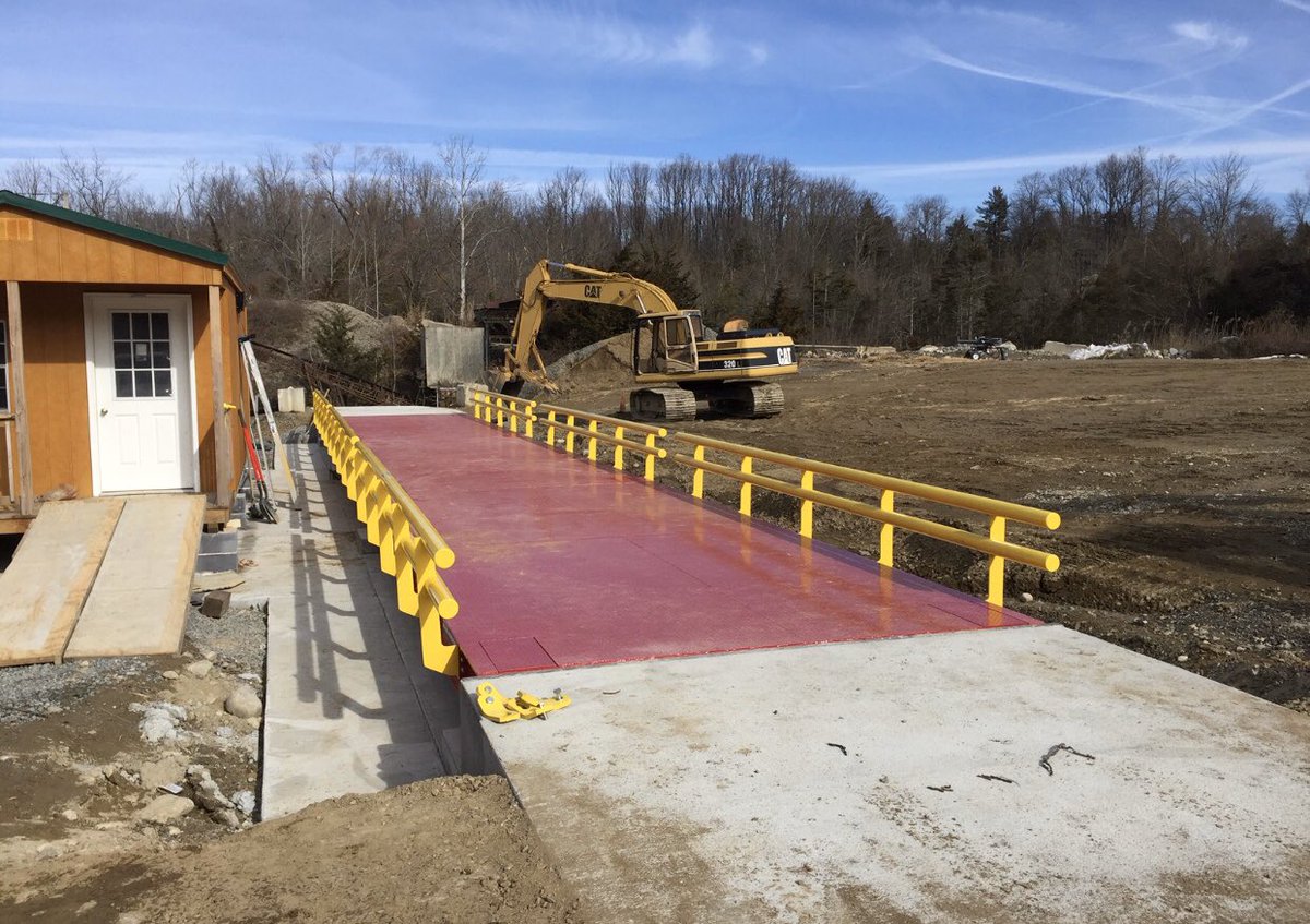 tec_weigh's tweet photo. Last week we got to travel to New Jersey and install a new OTR with MSHA guide rails and a Lazerlite remote display. We are very grateful for projects like this one that allow us to explore new places!
#truckscale #scale #RiceLakeRed #distributor #construction #railscale https://t.co/K3MymMxwN2
