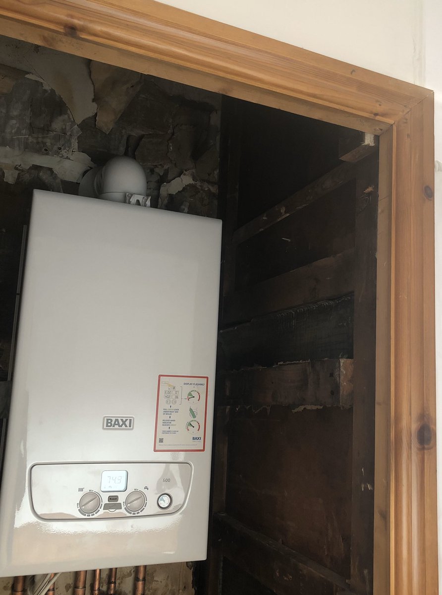 Out with the old.. in with the really impressive new! 
Another one fitted!
Baxi 600 and 800 series Combi boilers are a superb piece of kit.
Great to install and a 7 or 10yr warranty, what more can we ask! 
#baxiboilers <a href="/baxiboilers/">Baxi UK & Ireland</a> <a href="/BaxiDablack/">David Black Baxi Boilers</a> #BAI