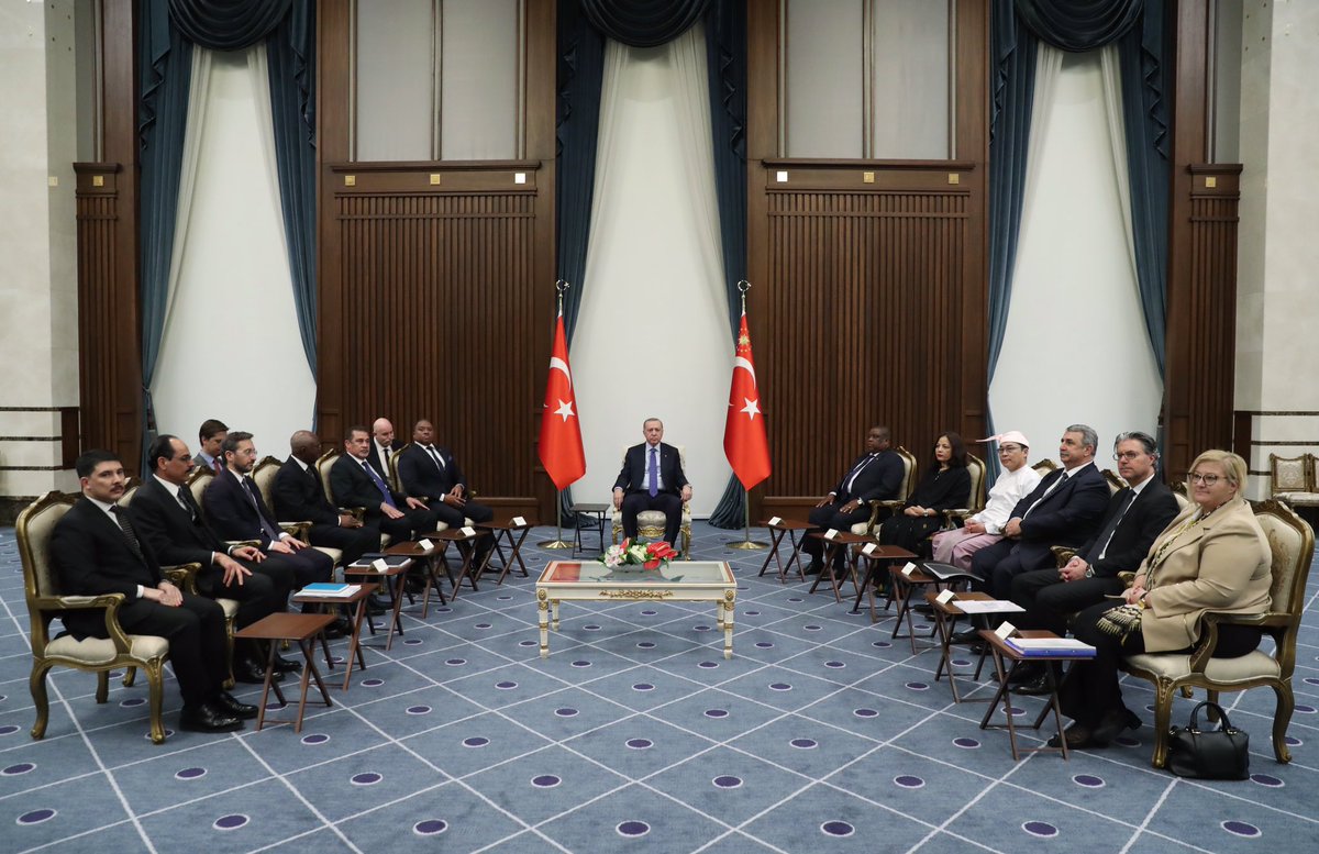 hasandoganfan's tweet photo. #Cumhurbaşkanlığı 🇹🇷
#Külliyesi’nde gerçekleştirilen kabulde
Esvatını Büyükelçisi #Mngomezulu Mozambik Büyükelçisi #Gouveia
Seyseller Büyükelçisi #Radegonde
Nepal Büyükelçisi #Adhikari
Togo Büyükelçisi #Dagoh
Myanmar Büyükelçisi #Lwin Cumhurbaşkanımıza güven mektubunu takdim etti https://t.co/tDmaCO6aQN