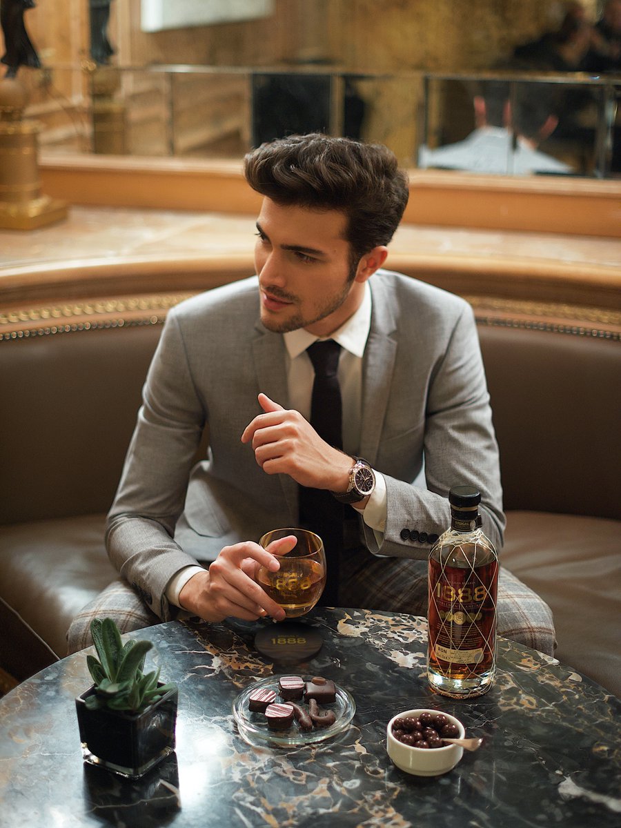 giansainato's tweet photo. Cosa c'è di meglio che rilassarsi e godersi un momento di piacere dopo una giornata impegnativa?! 😉🥃
#Brugal1888rum #DoubleAged #Adv #Brugal1888 #DrinkResponsibly
@velierspa https://t.co/zHG7Kf9NZA