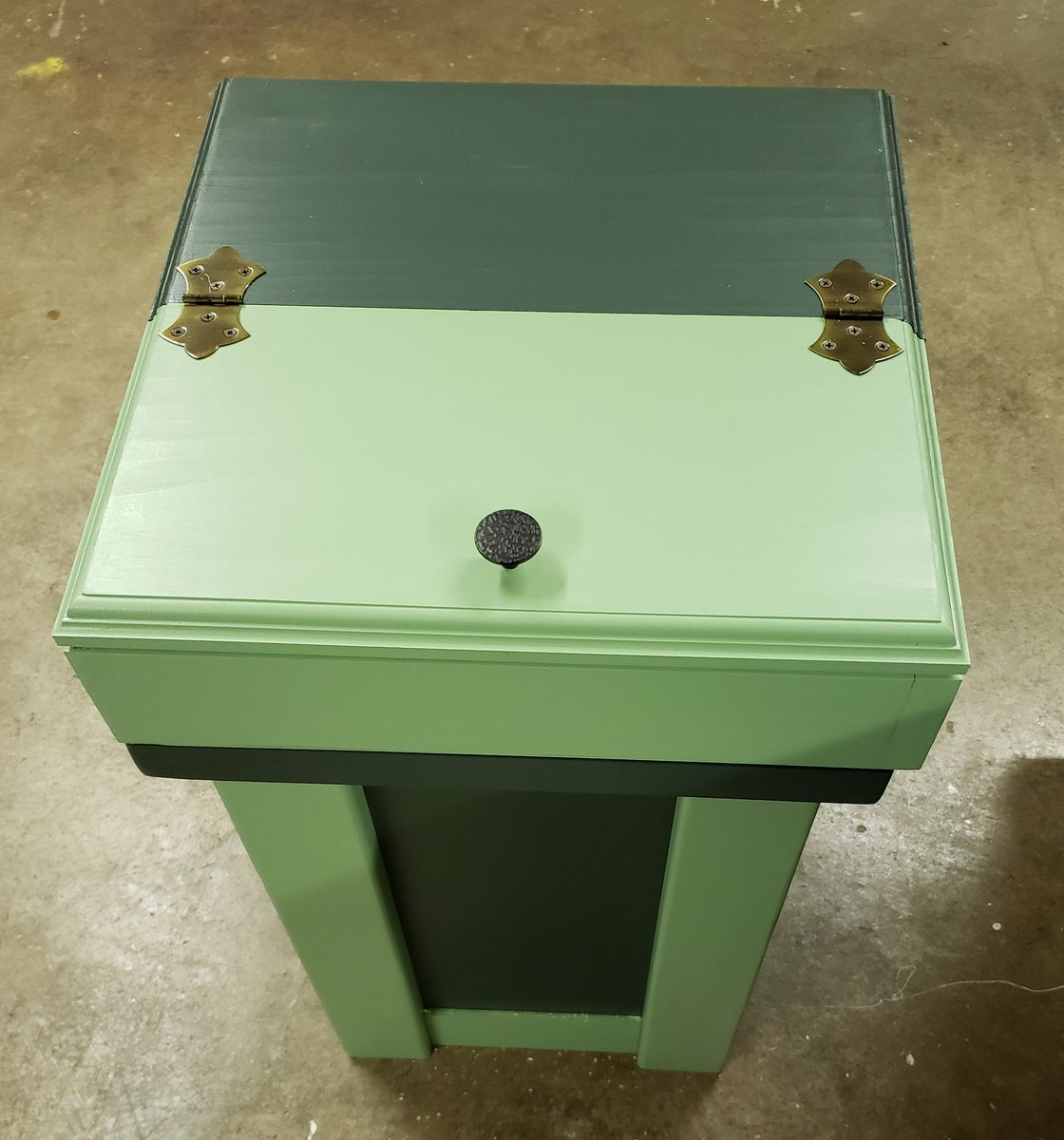 I made this little wastebasket to match the kitchen cabinet doors I hand crafted a couple of years ago.