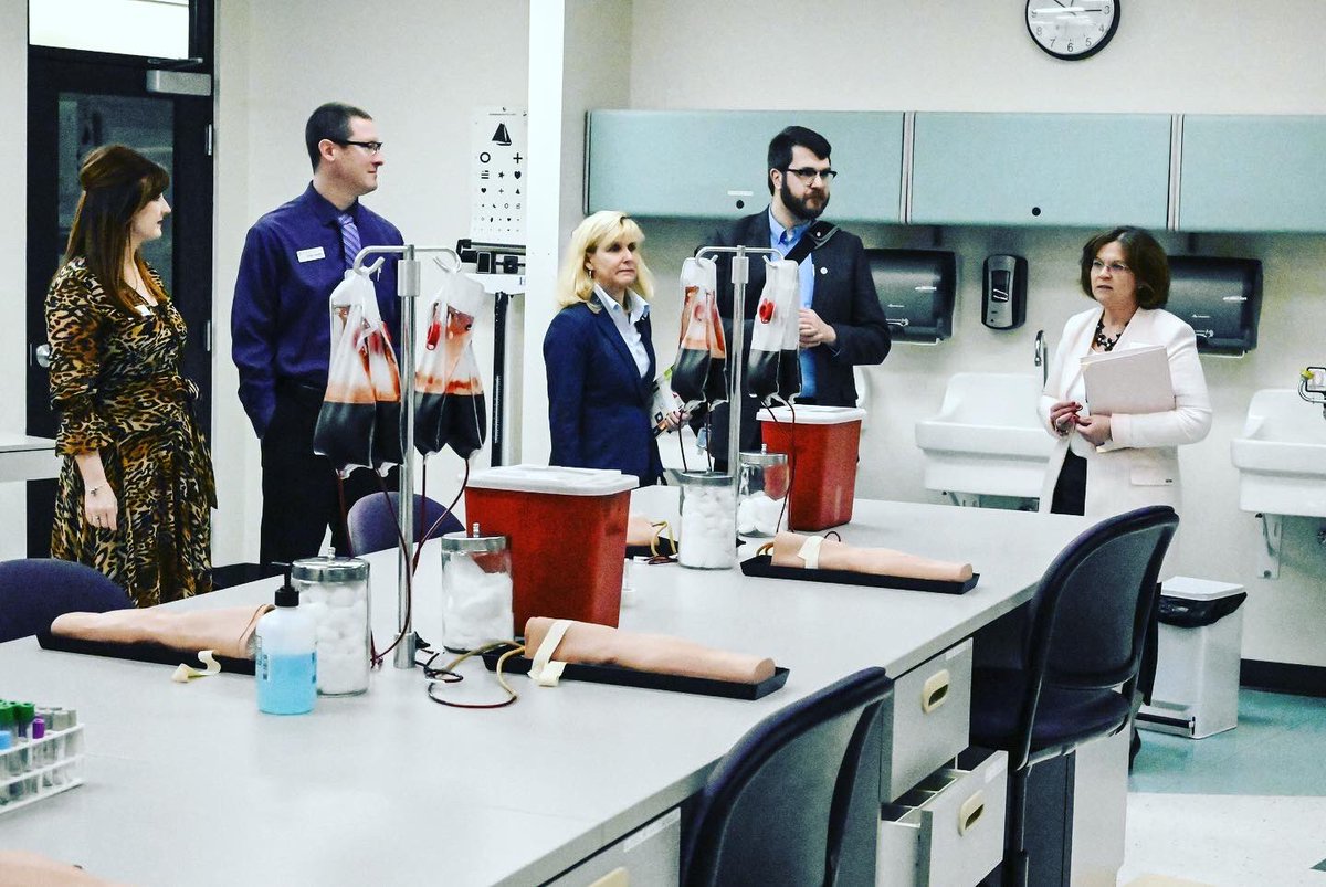 FrancisTuttle's tweet photo. We had some special guests yesterday! Two representatives from @LemelsonMIT visited our #Biosciences &amp; #Medicine and #Engineering Academies. Their visit concluded with #InvenTeam students presenting their research. We’re so proud of their hard work, and grateful for the support! https://t.co/l9DZNuVjLL