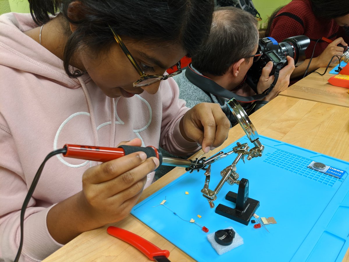 IEEEatUIC's tweet photo. Thanks to everyone that came out to the tinkering program yesterday!! (: We had a blast and we hope all the participants were able to learn something valuable and have a great time!
#ieeeuic #ieee #uic #uicengineering #engineering #stem #microbit #uictinkeringprogram #ece #cs https://t.co/mt1Tc6ywdQ