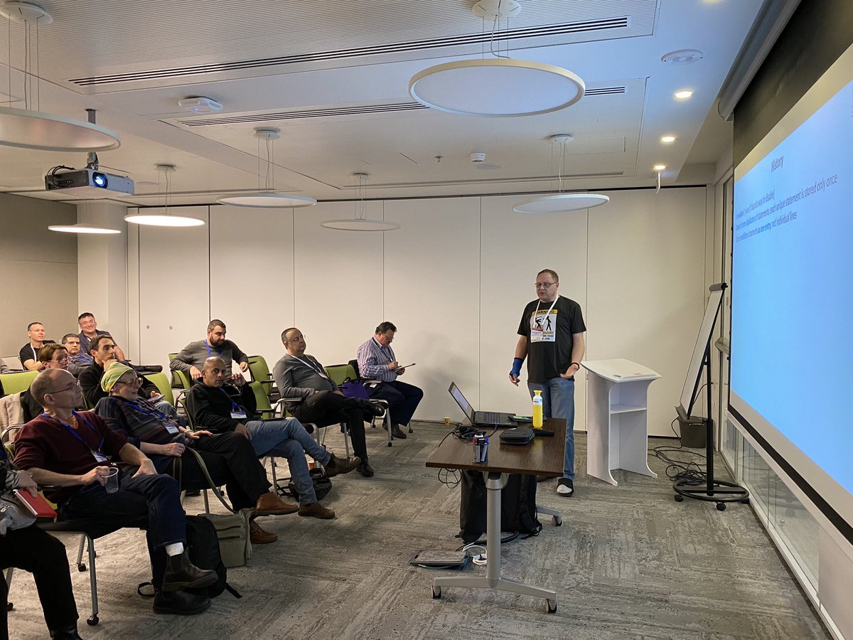 sandeshr's tweet image. @evrocs_nl talks about SQLcl to a packed audience despite being the last session of the day #ilougTechDays2020 @iloug_org #iloug