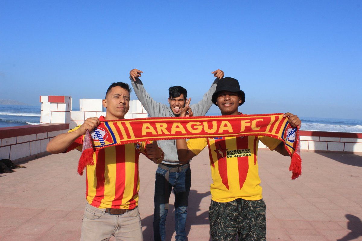 AraguaFC's tweet photo. Dos colores, una pasión. 💛❤️ ¡@VikingosPte presentes en Coquimbo! 🤩 #VamosAragua #ArribaVenezuela https://t.co/O9cCg2owBm