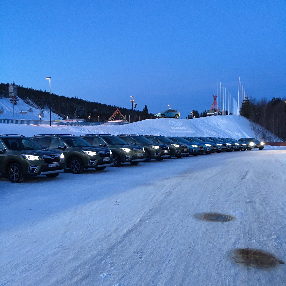 RTL_Autowereld's tweet photo. Wat wil je nog meer?
Heel veel Subaru's โ
Heel veel sneeuw โ
We zijn in Finland voor de #SubaruSnowdays2020. โ๏ธ
Binnenkort meer in #Autowereld! https://t.co/ZjaHQj95kf