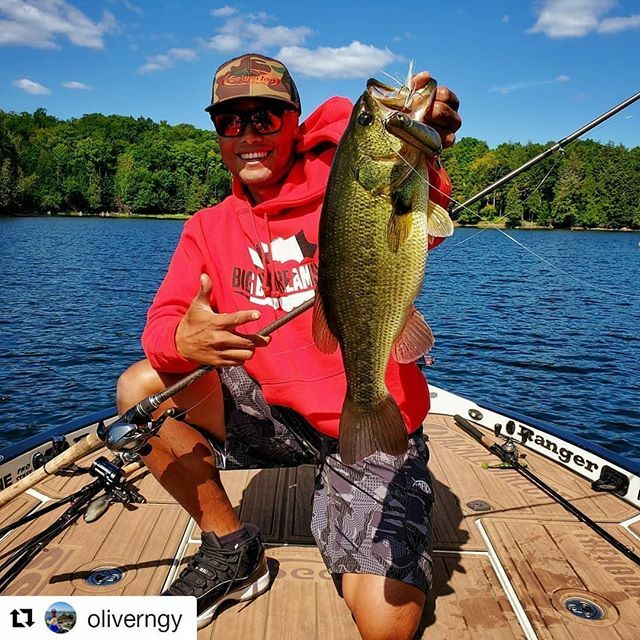 theoMBusa's tweet photo. Want to hear this guy @oliverngy talk about big baits, and all things trophy hunting bass fishing? Get on @bigbassdreamscanada on IG and let him know you'd love to see him come up to the 2020  #torontospringfishingandboatshow next weekend. #bigbassdreams… https://t.co/IQnEWUpn7q https://t.co/K4UGkOqovE