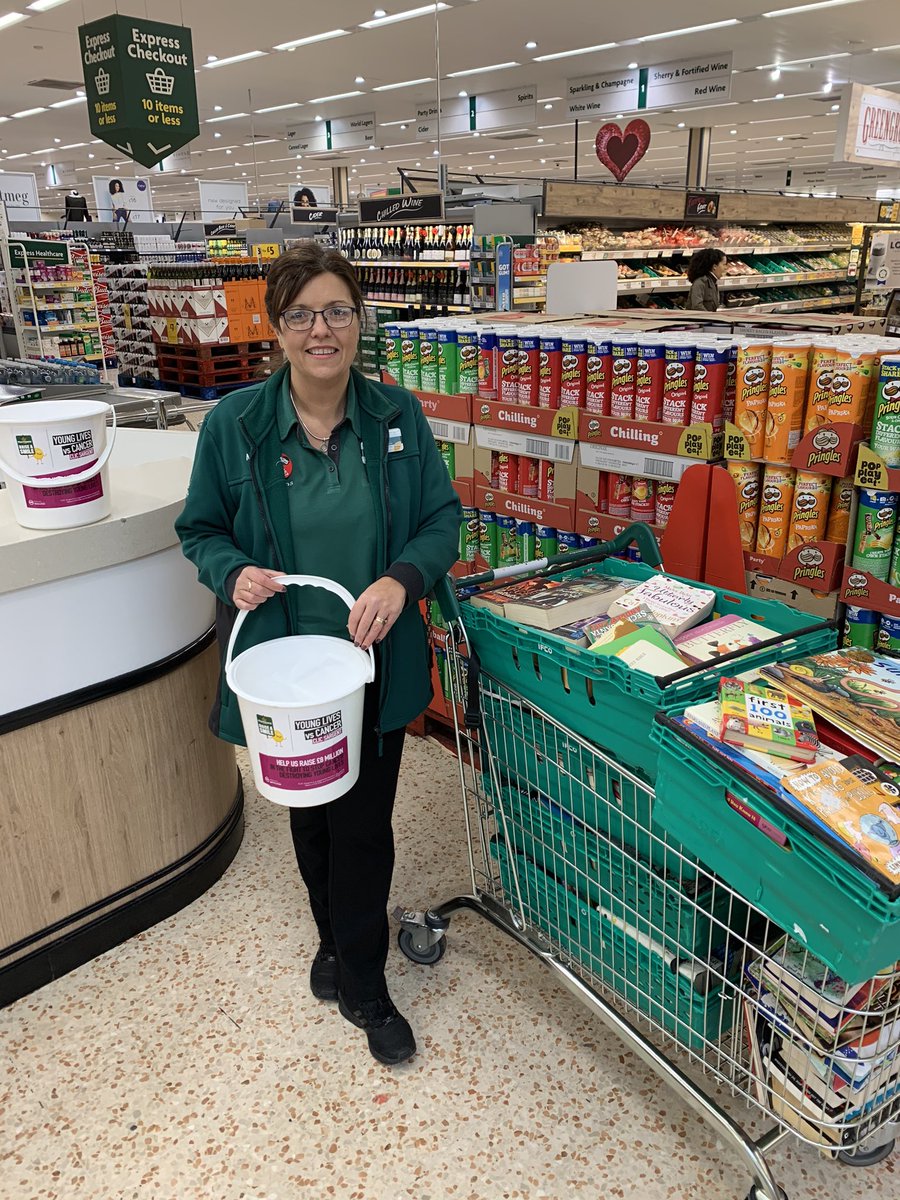 Ryan_RWelfare's tweet photo. And lastly this #WorldCancerDay, I want to thank the incredible @Morrisons Community Champions, who drive fundraising and engagement in support of @CLIC_Sargent in store.

Here are just 4 I caught up with this #WCD. Sharron, Sarah, Mel &amp; Lyndsay. 

Thank you

#YoungLivesvsCancer https://t.co/mj9vSziu6M