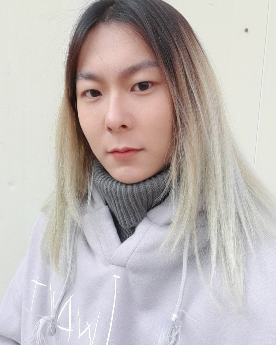 LMTLS_France's tweet photo. [Twitter] 030220 #Moonbok

Tout le monde 😊 Commencez votre lundi en soyant positif!! 😁
_____
Cr : @official_LMTLS | #리미트리스  #LIMITLESS https://t.co/KJOszJda1c