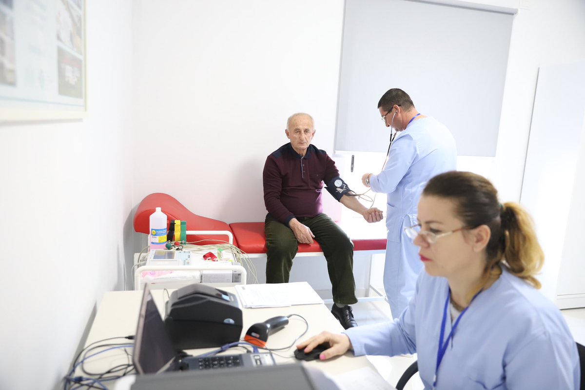 GManastirliu's tweet photo. Prej 26 vitesh nuk ishte vënë dorë në qendrën shëndetësore 24 orëshe të #Selenicës në Vlorë.
🏥 Sot është krejtësisht e rehabilituar, me standardet më të larta, për të plotësuar 24/7 nevojat e 6 mijë banorëve të kësaj zone✔️
#Programi300QSh
#ShëndetësiaQëDuam
#PunaVazhdon... https://t.co/Q07GfL1s9i
