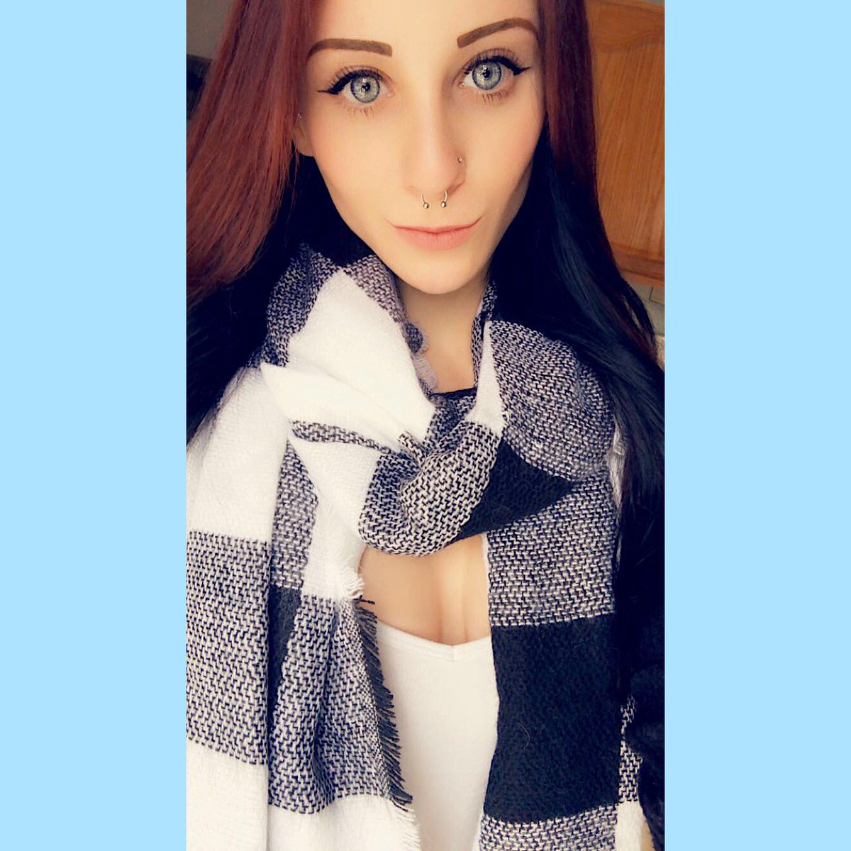 Kate_Kat_31's tweet photo. Here’s to hoping that pretending it’s a sunny Spring day will actually Spring us into nicer weather a little sooner! 🌞🌷🧣 https://t.co/Gk7cpNko0Y